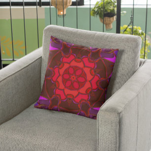 Tecknad Mandala Flower Red Rosa and Lila Kudde