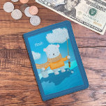 Tecknad Polar Bear Kid Blue Wallet<br><div class="desc">En ljuvlig för barn av blåplånbok med en söt polar av tecknaden som kommer tillbaka från fiskedagen. Anpassa det till barnets namn med hjälp av den angivna mallen. © ArianeC Illustrations-Alla höger reserverade</div>