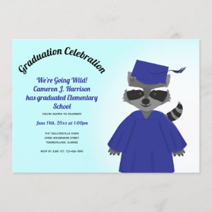 Tecknad Raccoon Blue Cap Gown Kid Studenten Inbjudningar