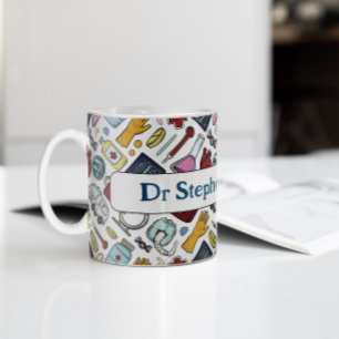 Tecknad Sjuksköterskeexamen i doktor mönster Kaffemugg