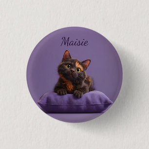 Tecknad Tortoiseshell Kitten på Lila Cushion Knapp