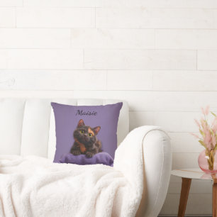 Tecknad Tortoiseshell Kitten på Lila Cushion Kudde