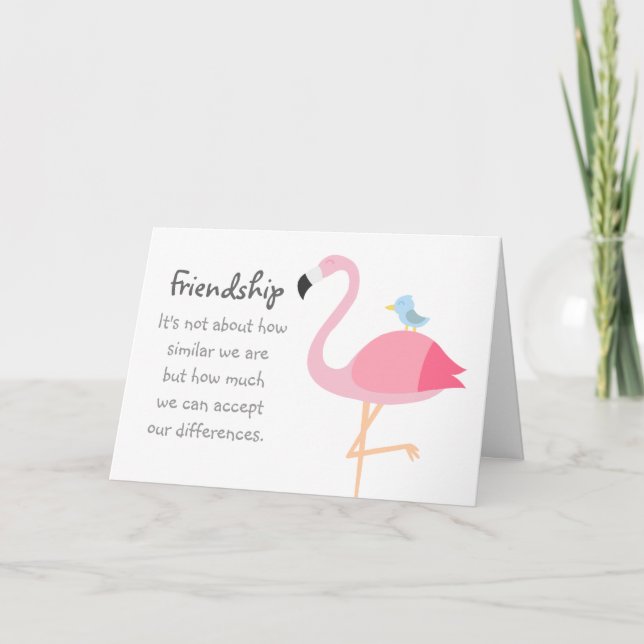 Tecknad vänskap: Rosa flamingo med blå fågel Kort (Framsida)
