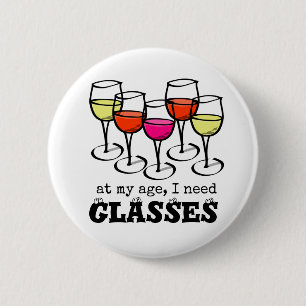 Tecknad Vin glas vid min ålder, jag behöver glasög Knapp
