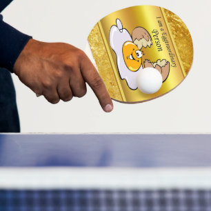 tecknade figurer stekt ägg med stort leende pingisracket