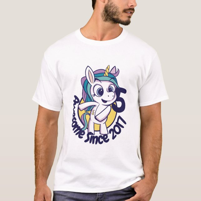 Tecknaden CUSTOMIZED CUTE BIRTHDAY UNICORN T Shirt (Framsida)