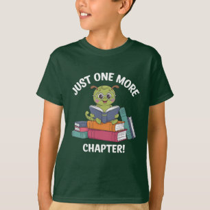 Tecknaden Cute Bookworm - bara ett kapitel till! � T Shirt