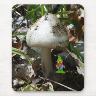 TecknadGnome under en champinjon Musmatta
