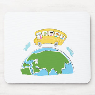 tecknadskolbuss på jord globe.png musmatta
