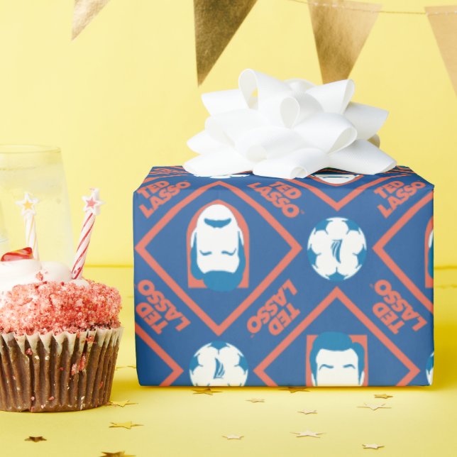 Ted Lasso | Face and Ball Diamond Pattern Presentpapper (Födelsedagsfest)