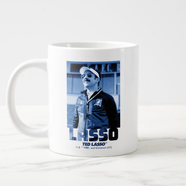 Ted Lasso | Lasso Photo Porträtt Graphic Jumbo Mugg (Vänster)
