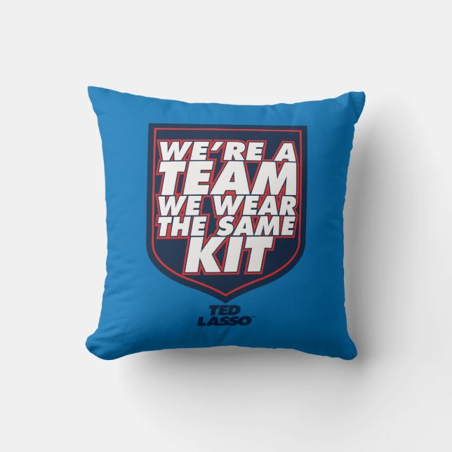 Ted Lasso | We're A Team Typography Graphic Kudde (Framsida)