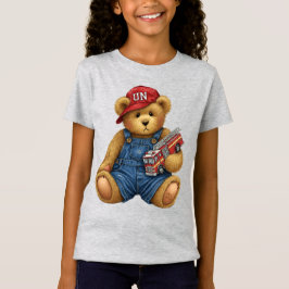 Teddy i Denim Overalls med en brand Lastbil T Shirt