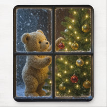 Teddybjörn dekorerar ett julträd