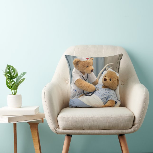 Teddybjörnssjuksköterska med stetoskop  kudde (Stol)