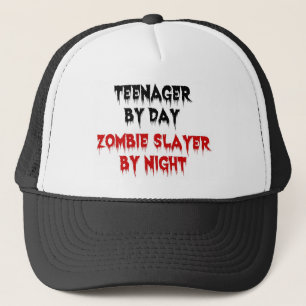 Teenager by Day Zombie Sayer by Natt Truckerkeps
