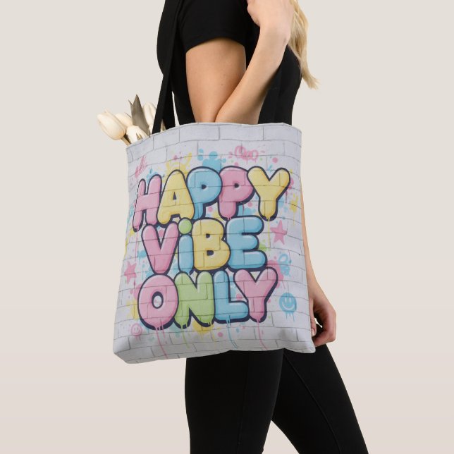 Tegel med färgrik text som säger “ Happy Vibe Only Tygkasse (Närbild)
