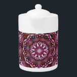Tekanna med Cranberry Mandala<br><div class="desc">Tekanna med kranbär och vit Mandala-design.</div>