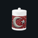 Tekanna med turkiska Färg Design<br><div class="desc">Lägg till lite turkiskt pride till tetiden med vår tekanna med Türkiye flagga färg, förbättrad med glittrande stenhöjdpunkter i en 3D-vibrerande design! Den här tekannan i eleganten visar det feta röda och vita i Türkiye-flagga med lysande gemstone-accenter som gör att flagga färg lever i en häpnadsväckande 3D-effekt. Den pulserande designen...</div>