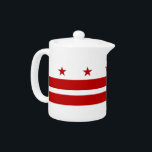 Tekannan Washington DC Flagga<br><div class="desc">Craft din teupplevelse med den distinkta tekannan med flagga Washington, D.C.! Den här tekannan är mer än bara ett fartyg. Det är en firande av Washington, D.C. unika identitet. Konstruktionen visar stolt Washingtons koniska flagga, D.C., med tre röda stjärnor över två vågrät rött pub på ett vitt fält, som symboliserar...</div>