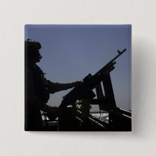 Tekniker som bemannar en maskingevär M240 i Irak Knapp