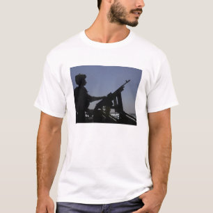 Tekniker som bemannar en maskingevär M240 i Irak T Shirt