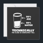 Tekniskt sett är glaset helt och hållet Fullt. Inbjudningar<br><div class="desc">Glas som är konstruerat för 50 % luft och 50 % vatten skapar det helt och hållet fullt. Perfekt för vetenskapen fläkt,  lärare och humor älskare.</div>