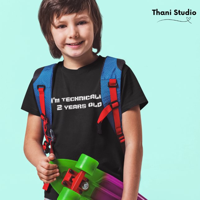 Tekniskt sett är jag... år gammal läpp-årsjubileum t shirt (Skapare uppladdad)