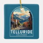Telluride Colorado Travel Art Vintage Julgransprydnad Keramik<br><div class="desc">Telluride-reflektorns rörelsemönster i ett emblem stil. Telluride,  en före detta Victoriansk gruvstad i Colorados Rocky mountains,  är inlagd i en ask canyon mitt bland skogstoppar på basen av en populär skidanläggning.</div>