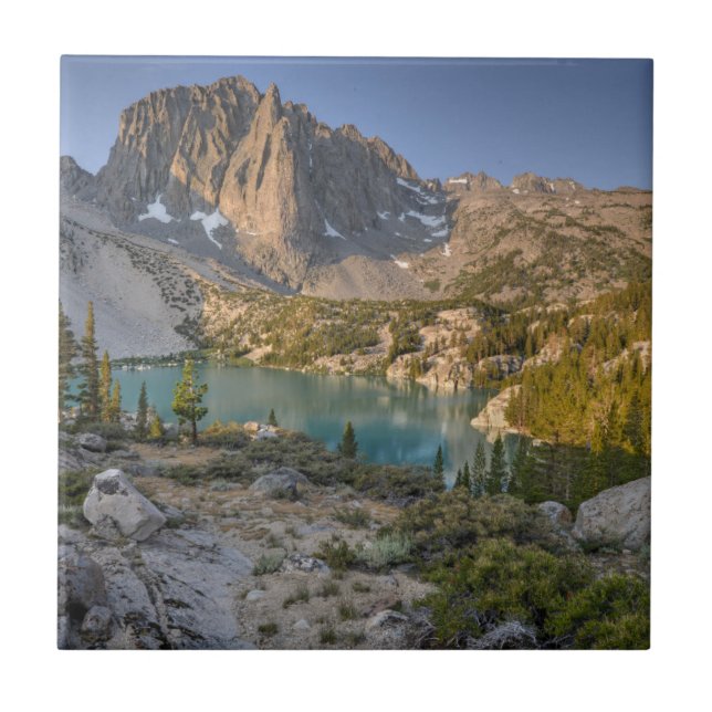 Tempelcragen och understöder sjön kakelplatta (Framsidan)