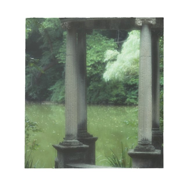 Temple från Kärlek vid Old Westbury Gardens Anteckningsblock (Framsida)