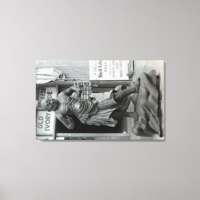 Temple Guard Statue vid Pacific Curio Shop Canvastryck (Framsida)