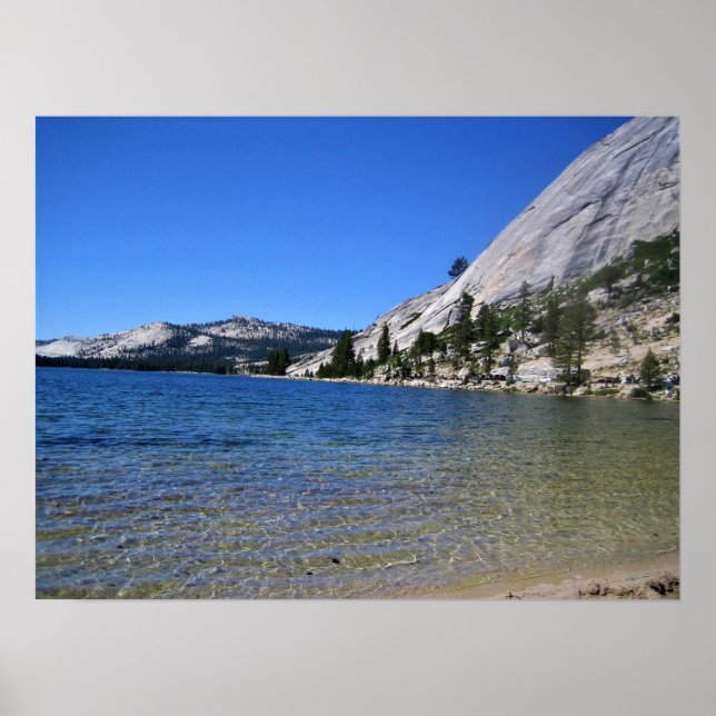 Tenaya Sjö, Tuolumne Meadows, Yosemite, CA Poster (Framsidan)