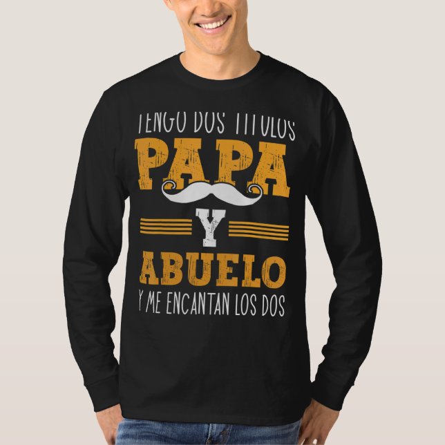 Tengo Dos Titulos Pappa Y Abuelo Spain Far Da T Shirt (Framsida)