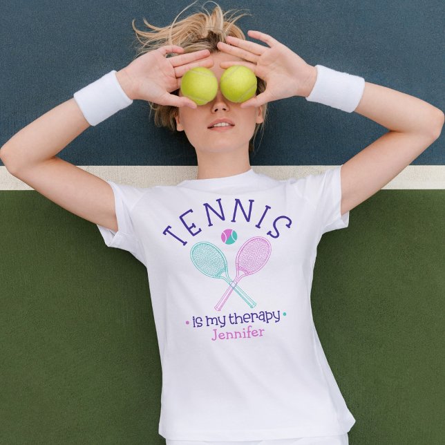 "Tennis är min terapi" Skräddarsydd t-shirt för fl (Skapare uppladdad)