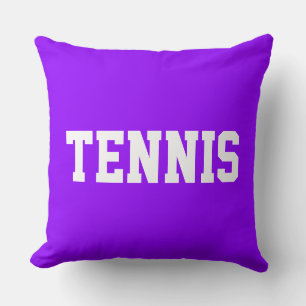 TENNIS Atletisk vit text på rolig lila Kudde