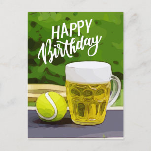 Tennis Birthday med Beer och boll racket på grönt Vykort