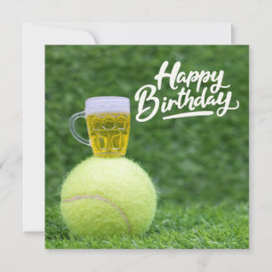 Tennis Birthday med boll och Beer på Grönt Grass Kort