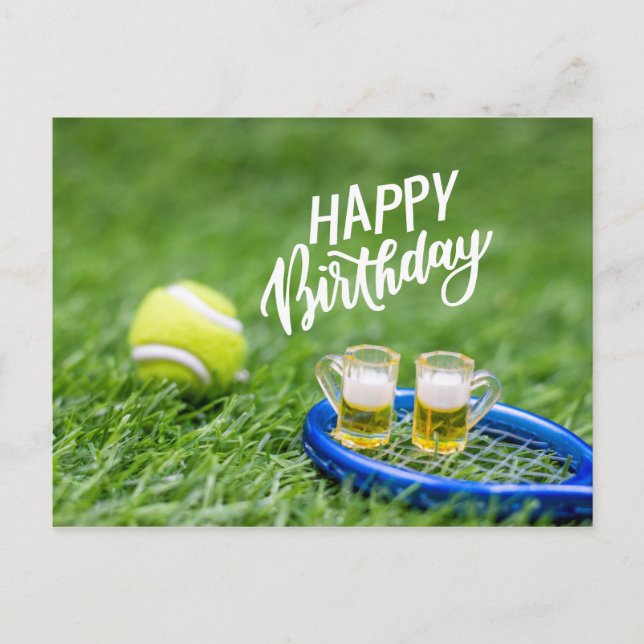 Tennis Birthday med boll och öl på grönt gräs Vykort (Framsida)