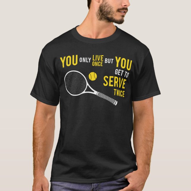 Tennis - bo en gång, serven två gånger tee shirt (Framsida)