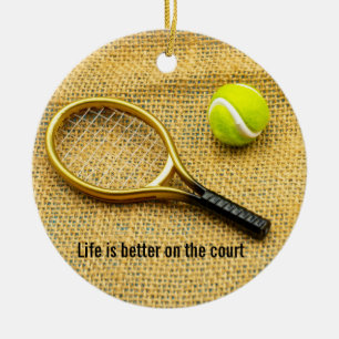 Tennis boll och rackare på brunt liv är bättre julgransprydnad keramik