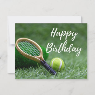Tennis boll och racket på grönt Grattis på födelse Kort