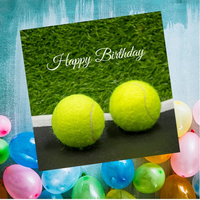 Tennis boll på grönt Birthday Kort (Skapare uppladdad)