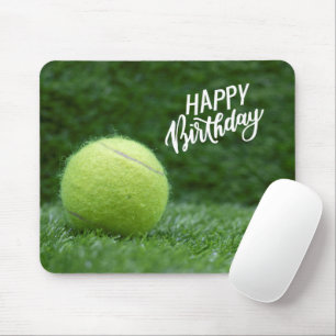 Tennis Grattis på födelsedagen med boll på grönt g Musmatta