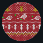 Tennis jul Sweater Knkunnig Mönster Red Julafton Runt Klistermärke<br><div class="desc">Varma och mysiga vinterdagar och vinternätter illustrerar på ett sätt som ger en klassisk, ful julsvett med tennisracketar och grönt tennis bollar, jingle klockor, fir träd och snöflingor. Minimalistisk festiv mönster-svettare i Julafton i ljusblått och vitt för tennisspelare. Tunnnis Jul mönster svettare. Tennis Julafton design. Skandi tennis jul Noel-presenter. Nordiska...</div>