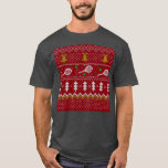 Tennis jul Sweater Knkunnig Mönster Red Julafton T Shirt<br><div class="desc">Varma och mysiga vinterdagar och vinternätter illustrerar på ett sätt som ger en klassisk, ful julsvett med tennisracketar och grönt tennis bollar, jingle klockor, fir träd och snöflingor. Minimalistisk festiv mönster-svettare i Julafton i ljusblått och vitt för tennisspelare. Tunnnis Jul mönster svettare. Tennis Julafton design. Skandi tennis jul Noel-presenter. Nordiska...</div>