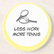 Tennis Less arbetar mer tennis med racket och boll