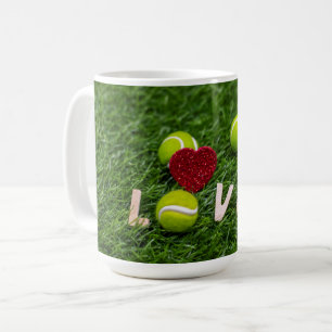 Tennis med KÄRLEK på grönt gräs Kaffemugg