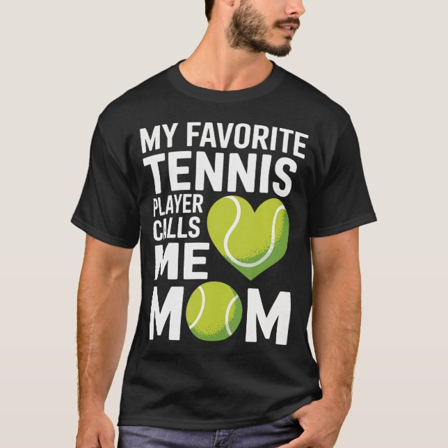 Tennis Mom My Favorite Tennis Player Calls Me Mom T Shirt (Framsida)