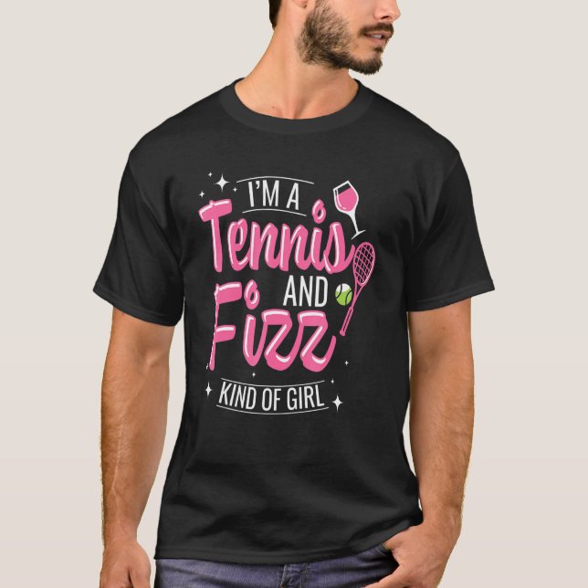 Tennis och Fizz Champagne Glass Racket Tennis Boll T Shirt (Framsida)